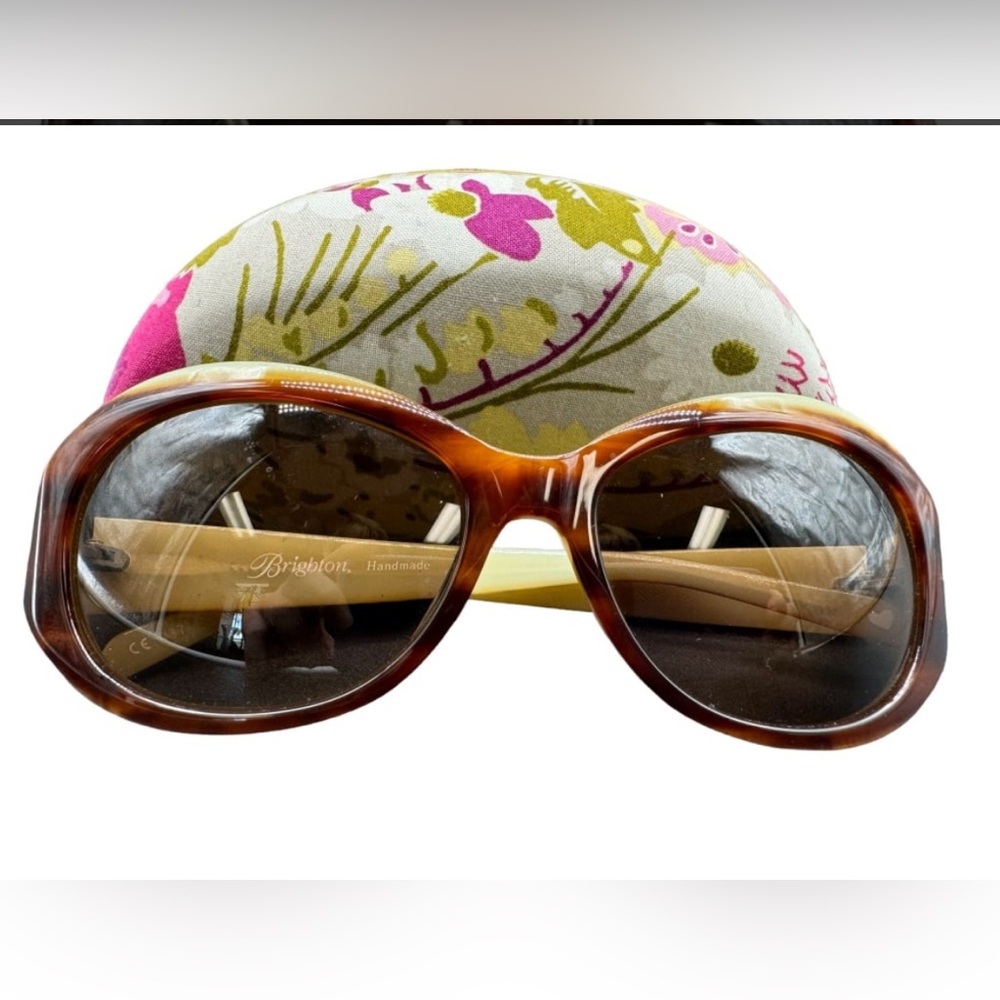 VERA BRADLEY SUNGLASSES WITH CASE